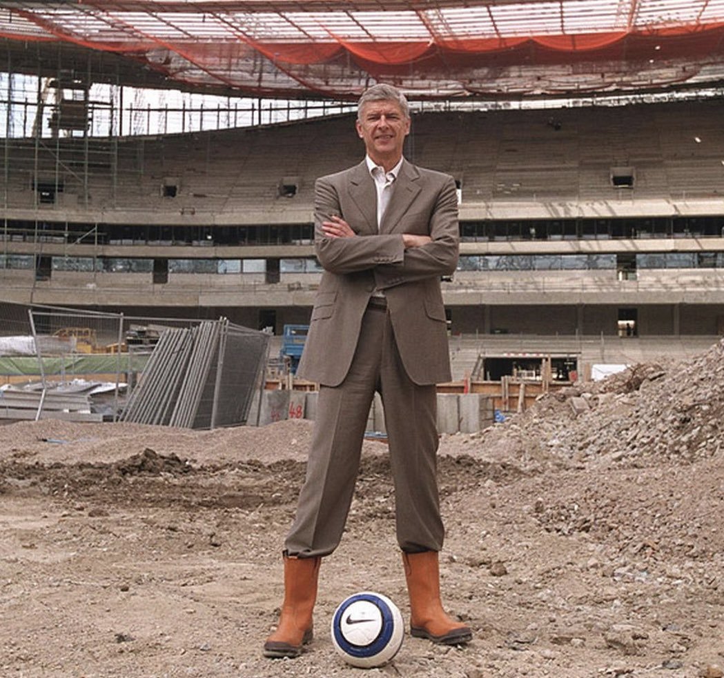 iam_sobo's tweet photo. Arsène Wenger alijenga uwanja mpya, akauza mastaa wake kila msimu ili klabu isife kifedha, huku akipambana kuhakikisha Arsenal inafuzu Champions League kila mwaka. Wakati yeye anajinyima na kubeba mzigo wote huo, wengine walikuwa wanapika mapato.. 👇 https://t.co/jxKPHmw8DE