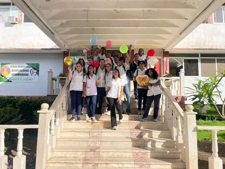 MonteElia78019's tweet photo. Con entusiasmo y compromiso, nuestros pinos nuevos muestran la fuerza de su savia.
💙 ¡Felicidades a los futuros estomatólogos y a quienes honran esta hermosa profesión!
#CubaPorLaVida
#DPSGranma 
#SonrisasQueCuidan https://t.co/rvO8Ihy2db