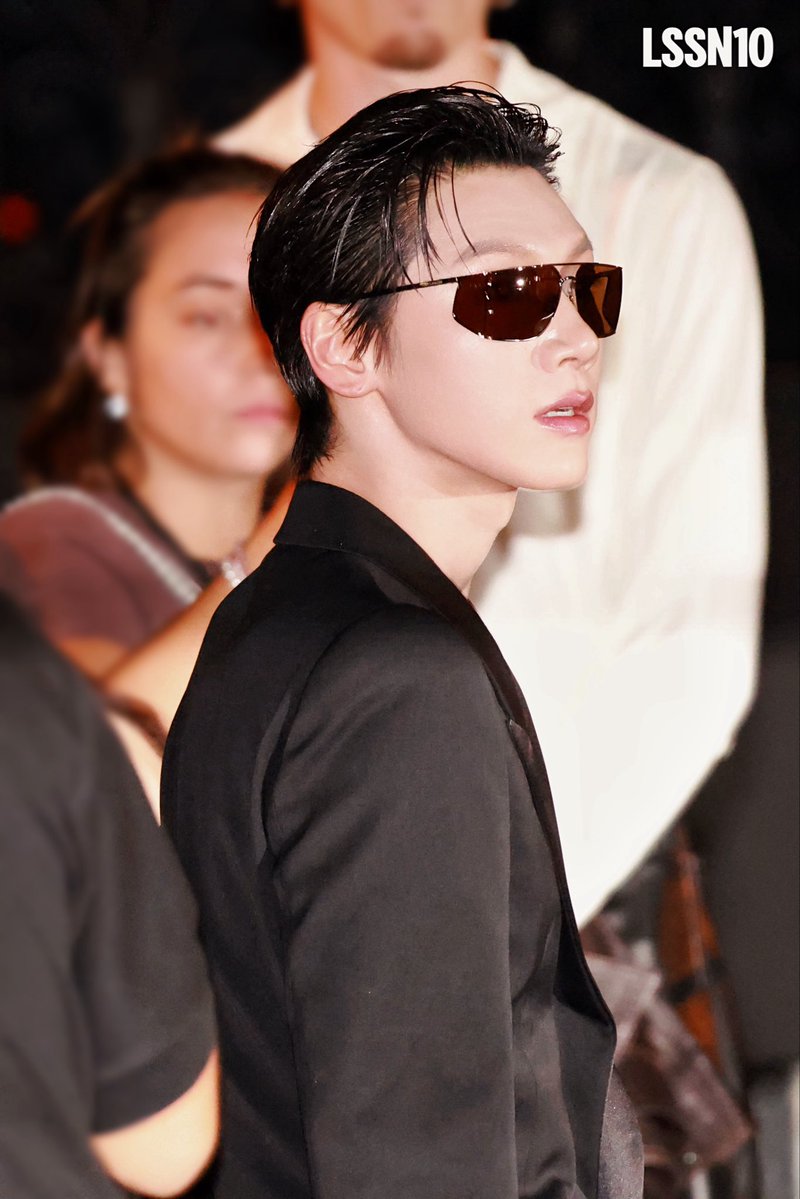 lssn105645's tweet photo. 260929

FINE SH*T

#TENxSaintLaurent
#TENtoParisFashionWeek
#TEN #텐 #เตนล์ #李永钦 @TEN_offcl https://t.co/lBpA1uL85l