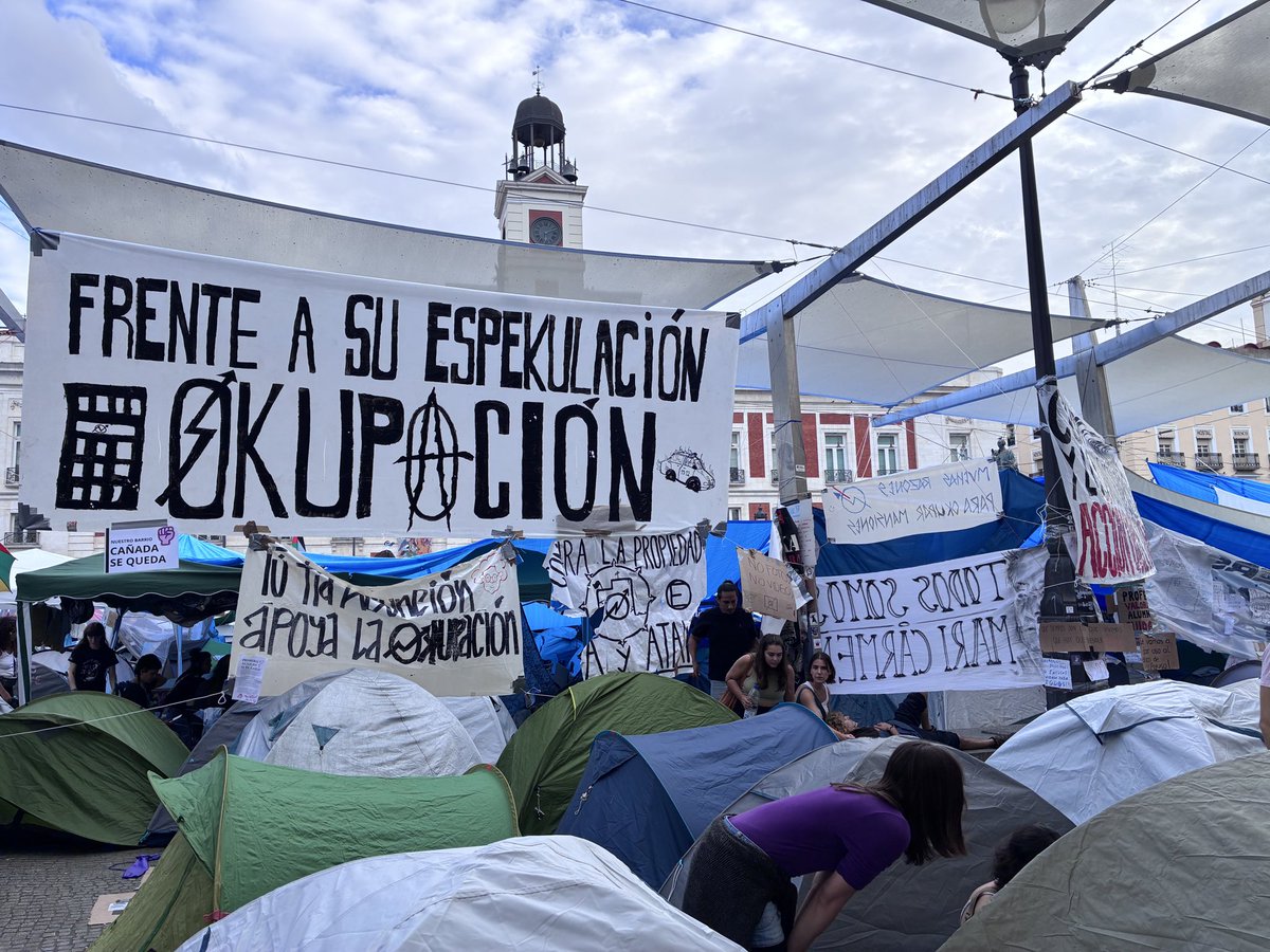 ADuero's tweet photo. Si veinte años no es nada, dos es un suspiro. En materia de vivienda hacen falta medidas estructurales, contundentes y permanentes, no temporales para justificar que se hace algo.
#NoNosVamos
#NosQuedamos
#HuelgaGeneral https://t.co/AzAsaauniI