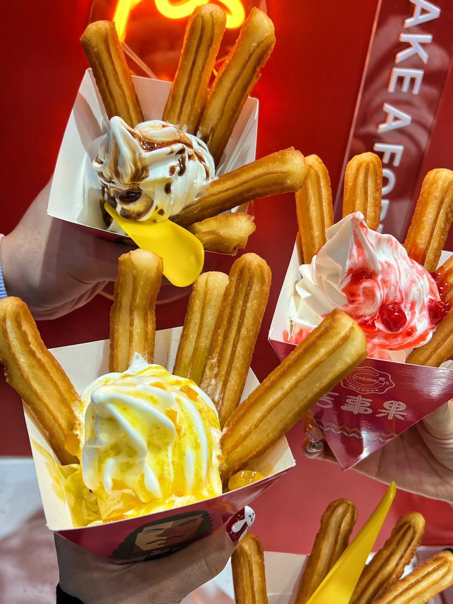 ArleneMund805's tweet photo. Churros crujientes calientes con azúcar y chocolate derretido, el antojo perfecto en la calle https://t.co/HvTtucmu3F