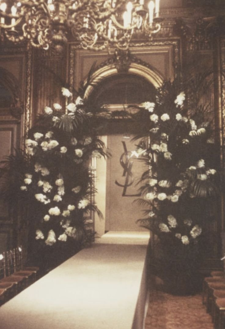 izzah_vl's tweet photo. set design for anthony vaccarello's farewell show for saint laurent, inspired by the grand salon impérial ballroom inside hotel inter-continental where yves himself used to stage his couture shows. https://t.co/W0UQDEbIZI