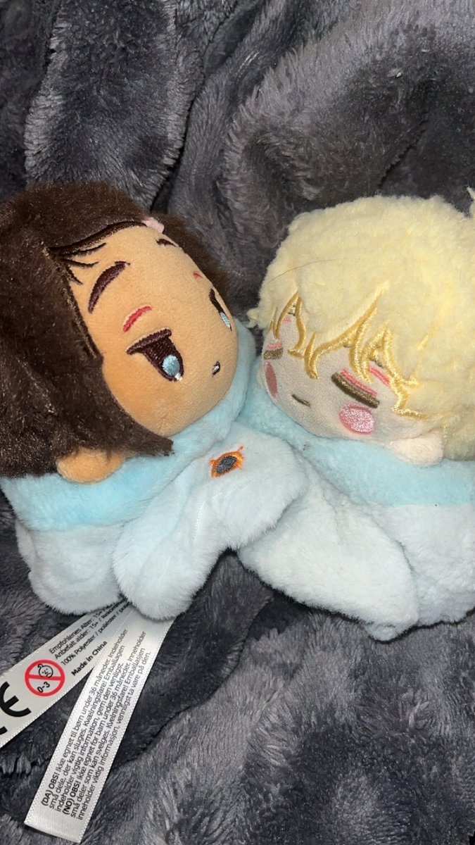 luka_farts's tweet photo. hyuluka cuddles https://t.co/oMrAjfDmao