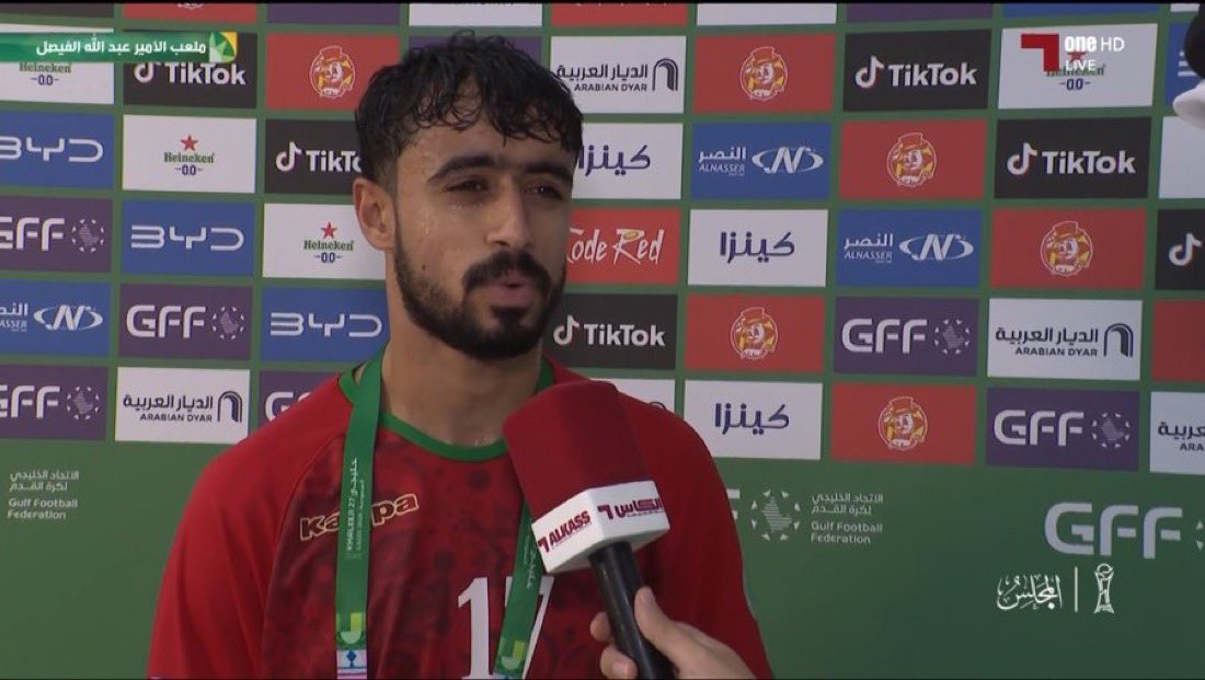 sevromweh's tweet photo. لاعب عمان ناصر الرواحي :

شفت اللاعبين يركضون و ركضت معاهم احتفل بالتأهل . https://t.co/thITXIjMXE