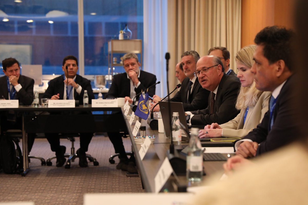 igoldfajn's tweet photo. Good discussion with U.S. business leaders in Miami on how to expand private sector participation and investment in transport across Latin America and the Caribbean.  

Companies need earlier visibility into projects and governments into what the private sector needs to deliver more and better investments. The IDB Group can be the bridge that brings them together. 
-----
Buena conversación con líderes empresariales de Estados Unidos en Miami sobre cómo ampliar la participación del sector privado y la inversión en transporte en América Latina y el Caribe.

Las empresas necesitan conocer los proyectos con mayor anticipación, y los gobiernos, lo que necesita el sector privado para generar más y mejores inversiones. El Grupo BID puede ser el puente que los conecte.
-----
Boa conversa em Miami com líderes empresariais dos Estados Unidos sobre como ampliar a participação do setor privado e o investimento em transporte na América Latina e no Caribe.

As empresas precisam conhecer os projetos com maior antecedência, enquanto os governos precisam saber o que o setor privado necessita para gerar mais e melhores investimentos. O Grupo BID pode ser a ponte.