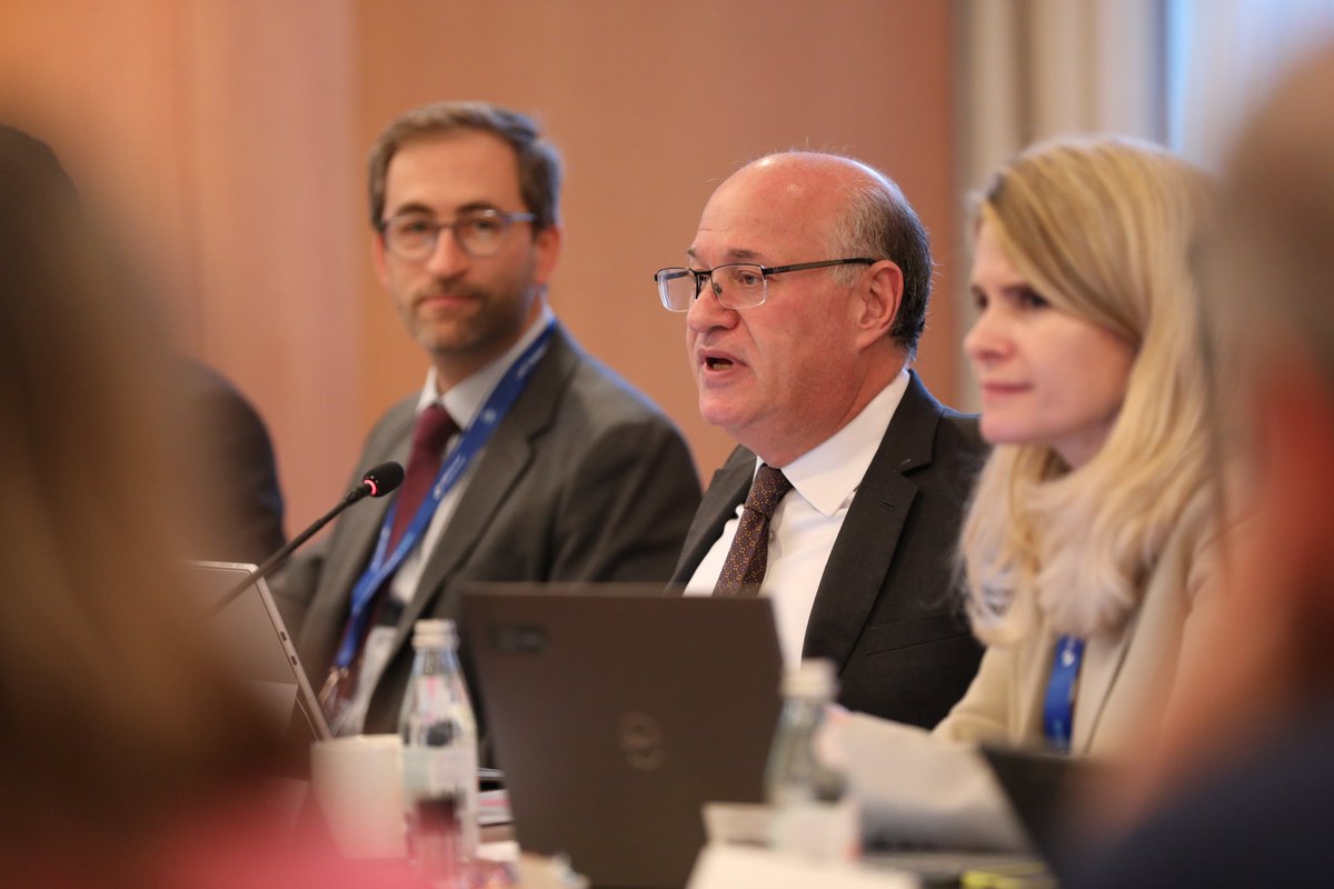 igoldfajn's tweet photo. Good discussion with U.S. business leaders in Miami on how to expand private sector participation and investment in transport across Latin America and the Caribbean.  

Companies need earlier visibility into projects and governments into what the private sector needs to deliver more and better investments. The IDB Group can be the bridge that brings them together. 
-----
Buena conversación con líderes empresariales de Estados Unidos en Miami sobre cómo ampliar la participación del sector privado y la inversión en transporte en América Latina y el Caribe.

Las empresas necesitan conocer los proyectos con mayor anticipación, y los gobiernos, lo que necesita el sector privado para generar más y mejores inversiones. El Grupo BID puede ser el puente que los conecte.
-----
Boa conversa em Miami com líderes empresariais dos Estados Unidos sobre como ampliar a participação do setor privado e o investimento em transporte na América Latina e no Caribe.

As empresas precisam conhecer os projetos com maior antecedência, enquanto os governos precisam saber o que o setor privado necessita para gerar mais e melhores investimentos. O Grupo BID pode ser a ponte.