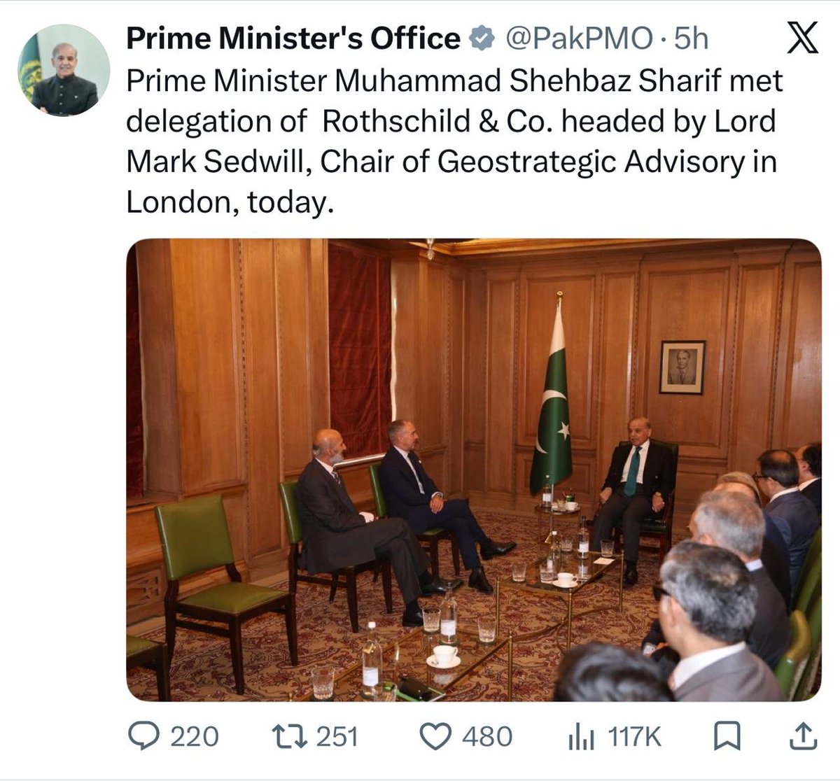 missiontakmeel's tweet photo. شہباز شریف کو کوئی سمجھائے کہ تم دنیا کے خطرناک ترین شیطانوں اور دجالوں سے مل رہے ہو۔۔ 
یہ اسرائیل کا بانی خاندان ہے۔ اللہ اور اس کے رسول اور مسلمانوں کا دشمن۔ اس میں کوئی خیر نہیں ہے۔ پوری دنیا کو ہلاک کرنے والے وقت کے فرعون صیہونی ۔ اس سے پہلے بل گیٹس ان سے ملاقات کر کے پاکستان کی پوری زراعت اپنے کنٹرول میں کرنے کے لیے سازش کر رہا ہے۔۔ 

کیا پاکستان کے حکمران اتنے سادے ہیں کہ ان کو معلوم نہیں کہ یہ کس طرح کے شیطانوں کو پاکستان کے اندر گھسیڑ رہے ہیں؟ یہ تو عمران خان کا سسرال ہے۔ ہم اس کو کیوں پاکستان میں گھسیڑ رہے ہیں؟
