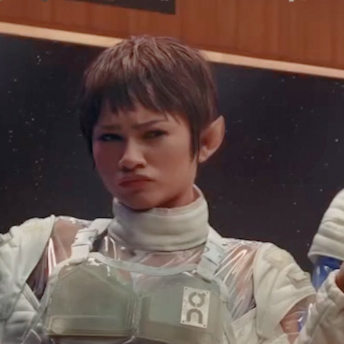 happyfionn's tweet photo. she was the cutest lil alien https://t.co/zjId9fivFP