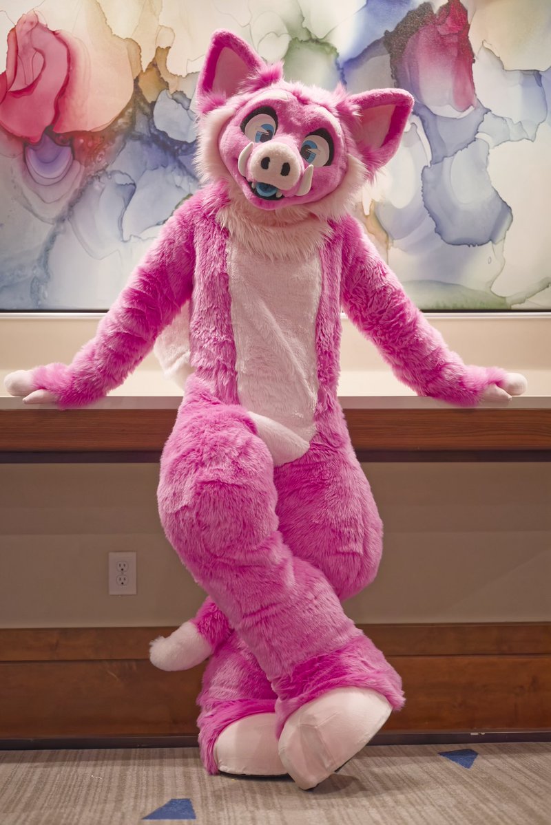 ClimbViaBeaver's tweet photo. Never shared the good photos of Grothe from Megaplex! I’m still simping over how good she looks! 
I’m very honored to have been able to make this body suit for @PinkFlyingBoar 

📸 _slushie https://t.co/wKwY5oNSqt