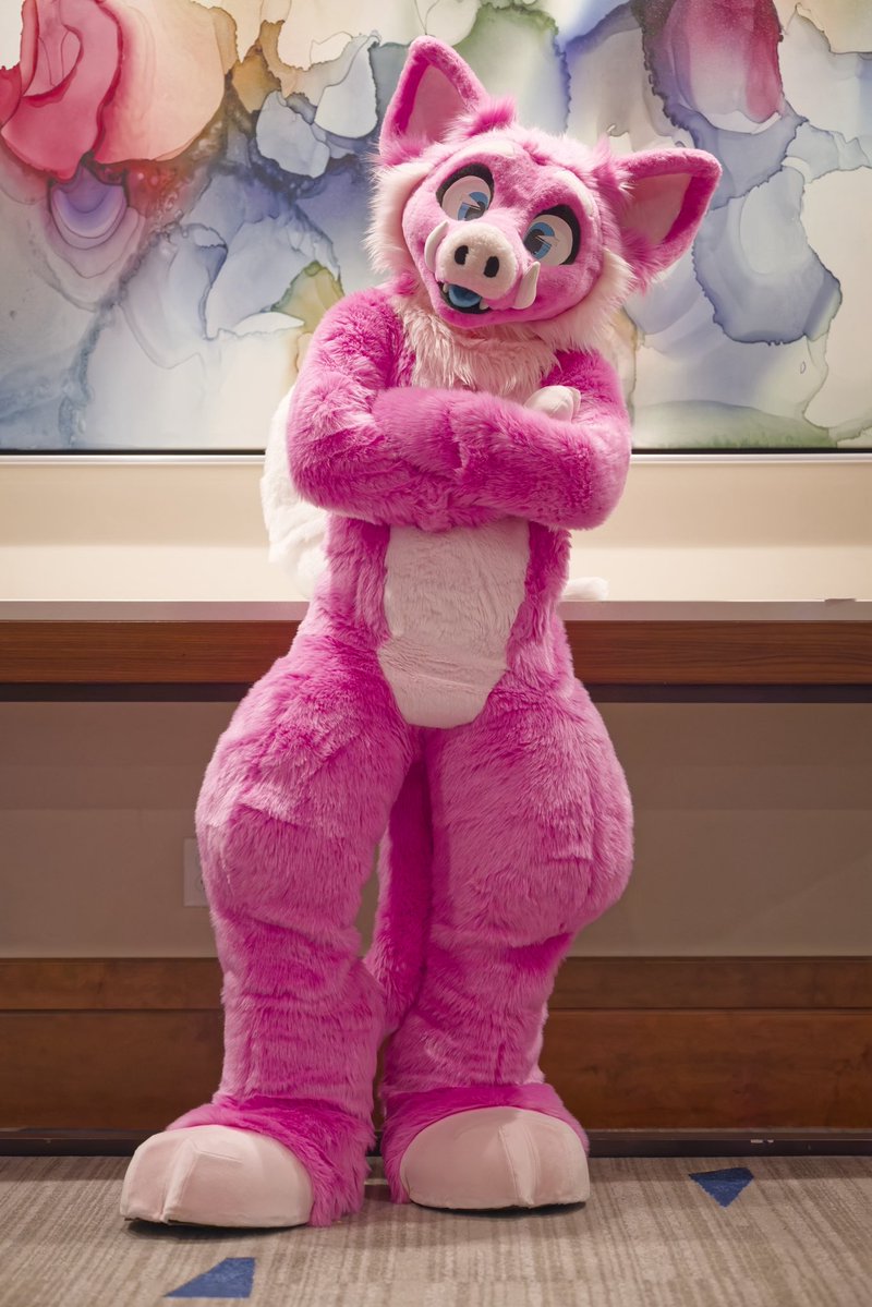 ClimbViaBeaver's tweet photo. Never shared the good photos of Grothe from Megaplex! I’m still simping over how good she looks! 
I’m very honored to have been able to make this body suit for @PinkFlyingBoar 

📸 _slushie https://t.co/wKwY5oNSqt