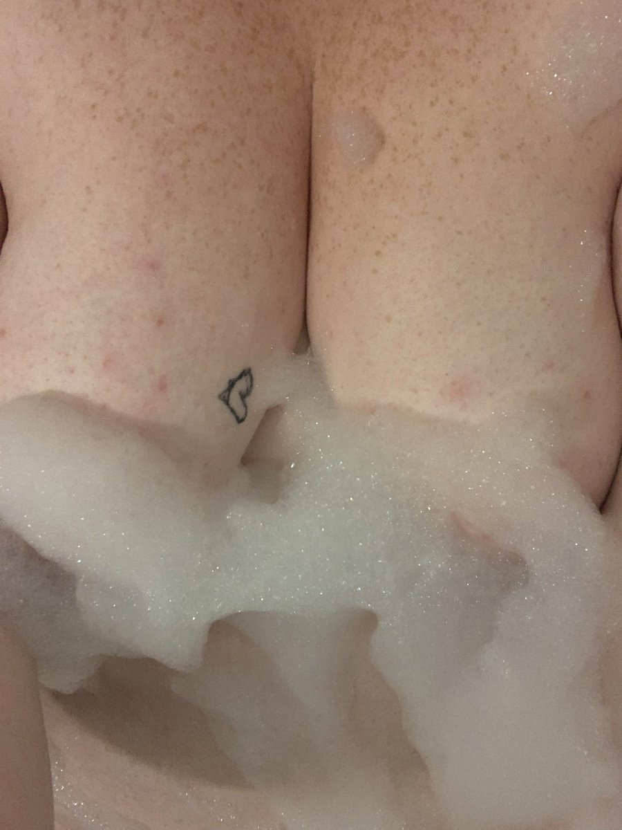 Izzy_bizzy111's tweet photo. I love bubble baths 🛁🫧🧼 https://t.co/cDVLQM4weR