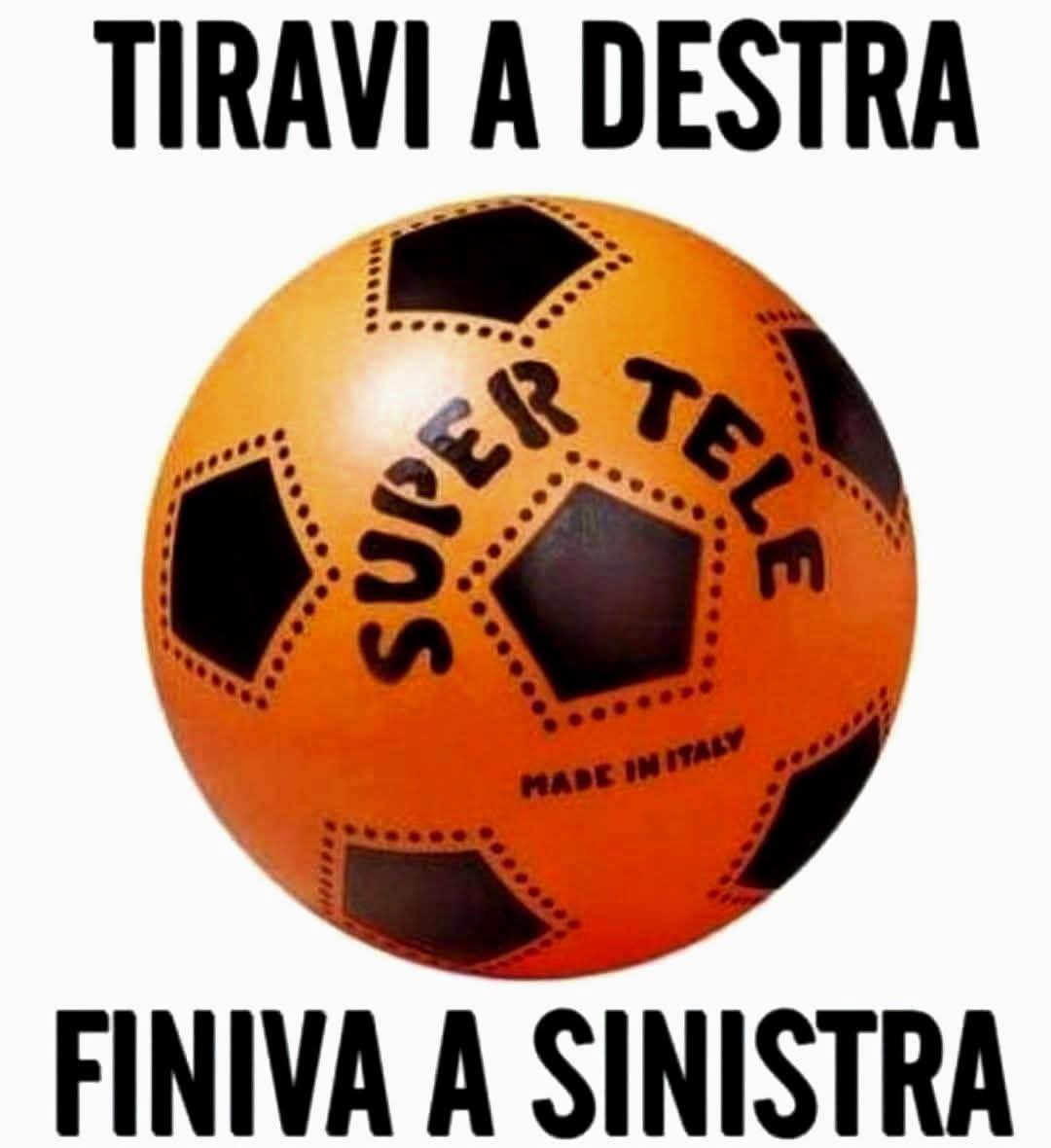 Daje77's tweet photo. Io riuscivo a fare i tiri come Holly!!!😂😂😂😂😂😂😂😂 https://t.co/mR5nyN5EB5