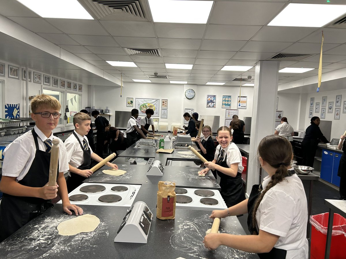 TechnologyDepa2's tweet photo. Year 9 Pizza making! #healthy #confident #individuals https://t.co/qVJqM6qiOq