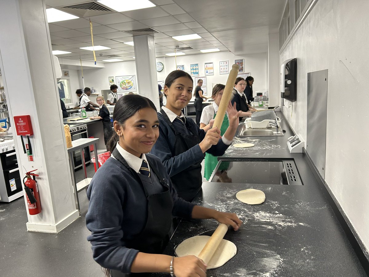 TechnologyDepa2's tweet photo. Year 9 Pizza making! #healthy #confident #individuals https://t.co/qVJqM6qiOq