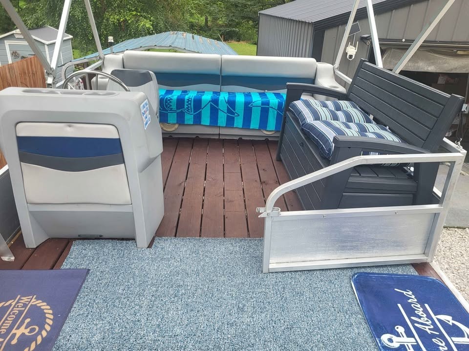 USBoatSales's tweet photo. Ad: For Sale - Awesome pontoon boat! https://t.co/rzImKIfIUs <<--More #PontoonBoat #BoatAuction https://t.co/5Lz3xCB8ls
