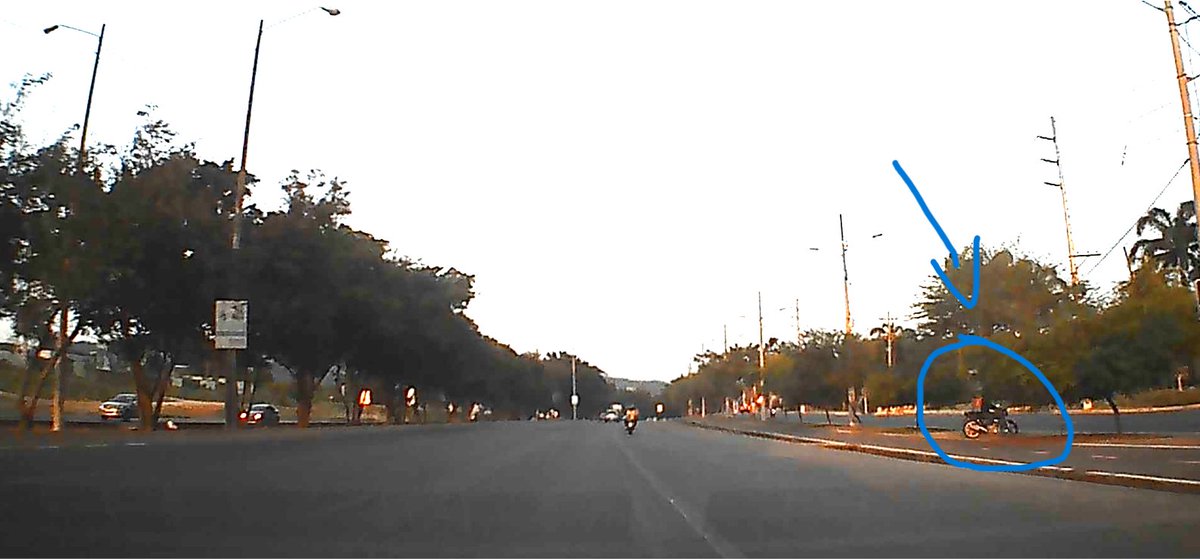 Urb_ViaLaCosta's tweet photo. Es el colmo #HastaCuando @ATM_Transito @ATMGuayaquil @edgarlupera_ siguen haciendo lo que les da la gana las motos se cruzan por la #ciclovia #crudarealidad @EcuavisaInforma @taticoronelf @teleamazonasec @tctelevision @RTS_LaNoticia https://t.co/m39wyeEUyh