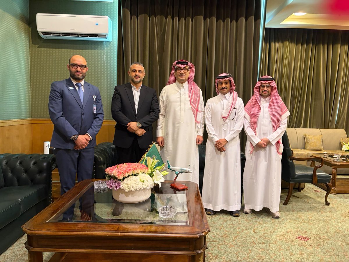 aaleidi8's tweet photo. تشرفت بلقاء سعادة سفير خادم الحرمين الشريفين في جمهورية سوريا 🇸🇾 الاستاذ / غازي العنزي ونيابة عن طيران ناس نشكر سعادته على حفاوة الاستقبال ودعم السفاره ومنسوبيها للشركة والعمل  لرفع مستوى الخدمات المقدمة لضيوف الحرمين والزوار بين البلدين الشقيقين @ksaembsy https://t.co/TJNqpNQiyq