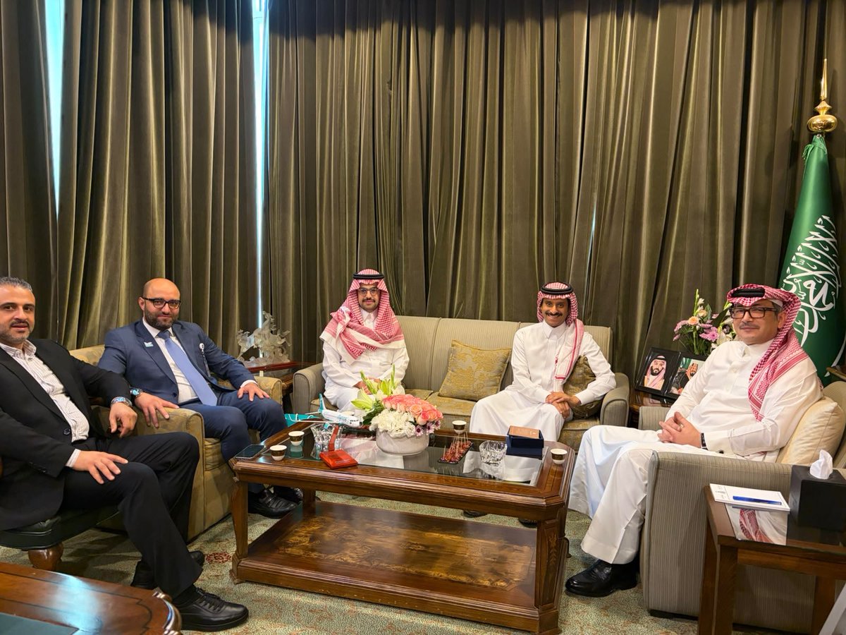 aaleidi8's tweet photo. تشرفت بلقاء سعادة سفير خادم الحرمين الشريفين في جمهورية سوريا 🇸🇾 الاستاذ / غازي العنزي ونيابة عن طيران ناس نشكر سعادته على حفاوة الاستقبال ودعم السفاره ومنسوبيها للشركة والعمل  لرفع مستوى الخدمات المقدمة لضيوف الحرمين والزوار بين البلدين الشقيقين @ksaembsy https://t.co/TJNqpNQiyq
