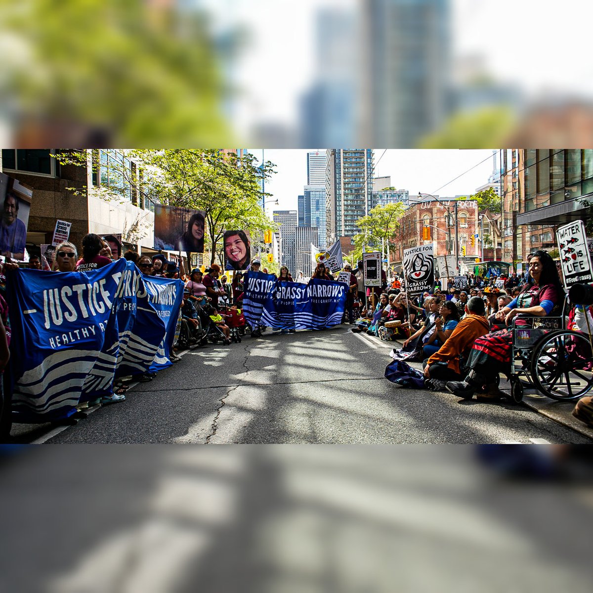 FreeGrassy's tweet photo. At #RiverRun2026, thousands sat in silence outside Indigenous Services Canada to honour #GrassyNarrows loved ones who died early from mercury poisoning

@fordnation and @MarkJCarney have the power and responsibility to change what happens next: compensate Grassy Narrows fairly and shut down the Dryden mill

#FreeGrassy #ShutDownDrydenMill