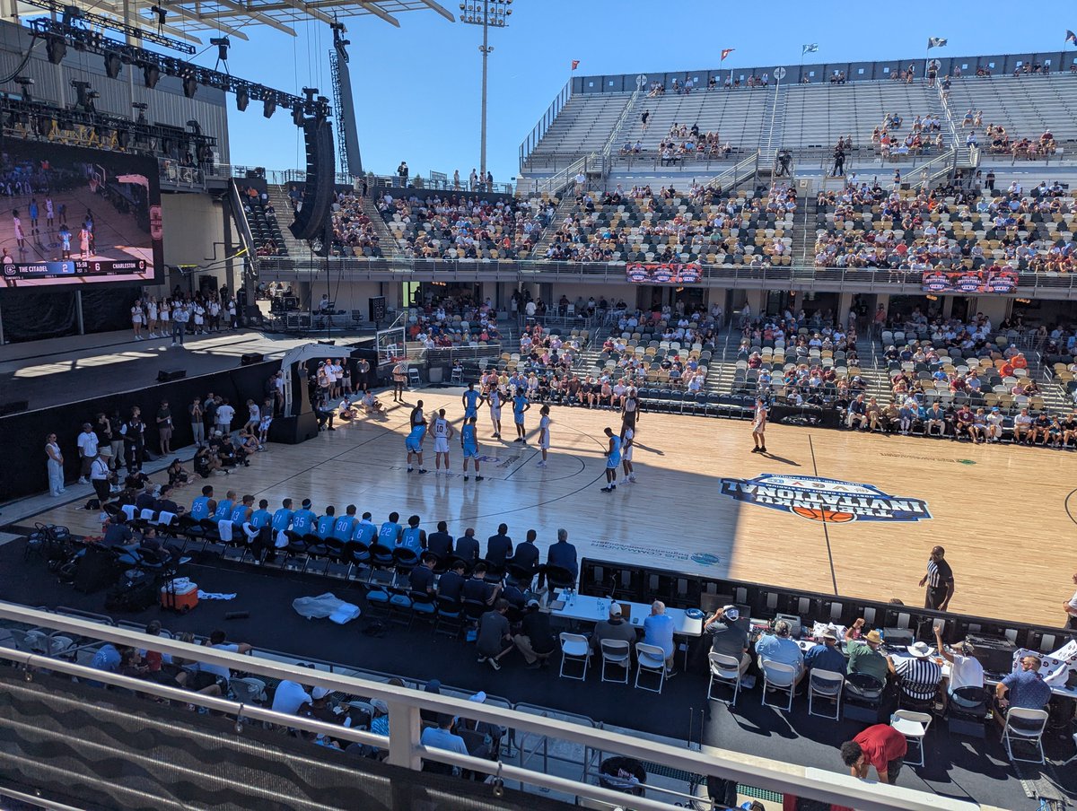 MUSChealth's tweet photo. Two MUSC Health-affiliated teams. One court. Seven @MUSCSportsMed pros supporting them both. Our team was on site as @CofCBasketball and @CitadelHoops faced off at the first-ever TheLinkU Invitational! #ChangingWhatsPossible https://t.co/sthnPjhv12