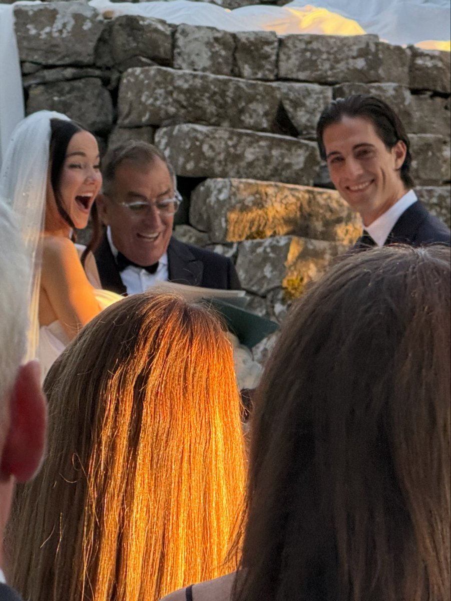 Redhead_Naya's tweet photo. The happiest newlyweds I've ever seen 😭 https://t.co/UNp9Wot5yg