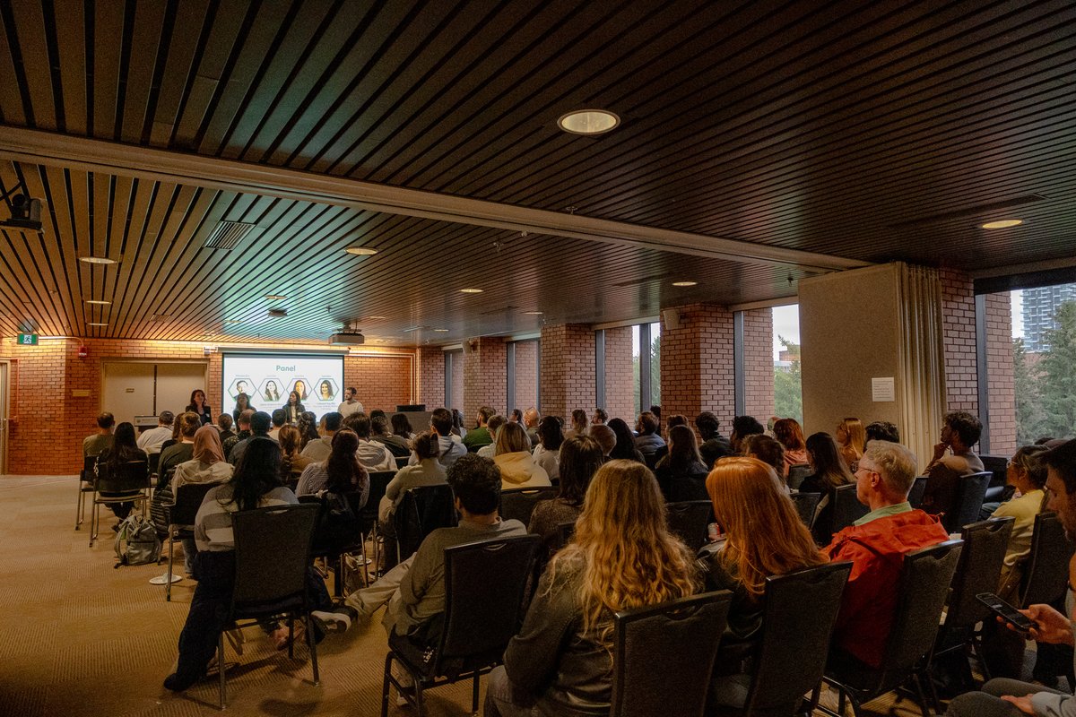 futurefieldsHQ's tweet photo. That’s a wrap on Sustain Labs: Beyond the Bench!

We couldn't have asked for a better crowd! A big thank you to our moderator and panelists for sharing their honest experiences with us.
We’re excited to keep driving sustainability forward together! 🚀 💚 https://t.co/Wt9pHEYtMB