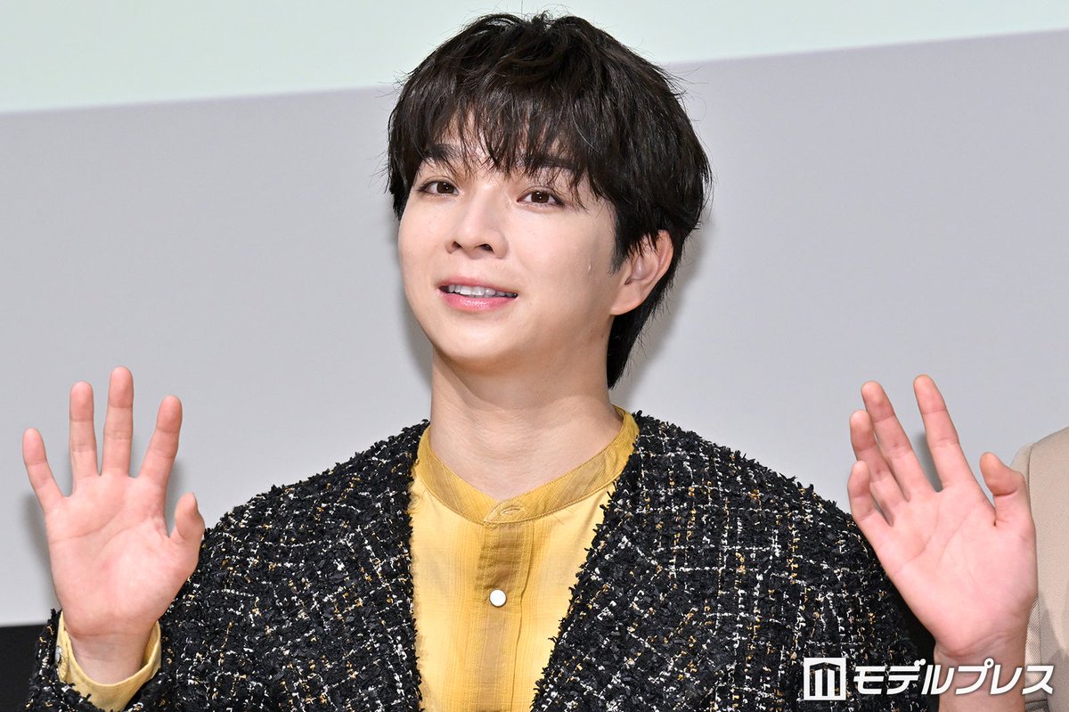 modelpress's tweet photo. M!LK塩﨑太智は「本当に初期装備ニキ」
誕生日に複数プレゼントされたものとは？👕
https://t.co/FjYFqcxA2r

「現場に来られる際のお姿、本当に初期装備ニキでした」というスタッフのタレコミに「事実です。どの現場も基本半袖半ズボンで向かってますので」と話した。

「もうパパ！」制作発表会見 https://t.co/QnxAzHSX9r