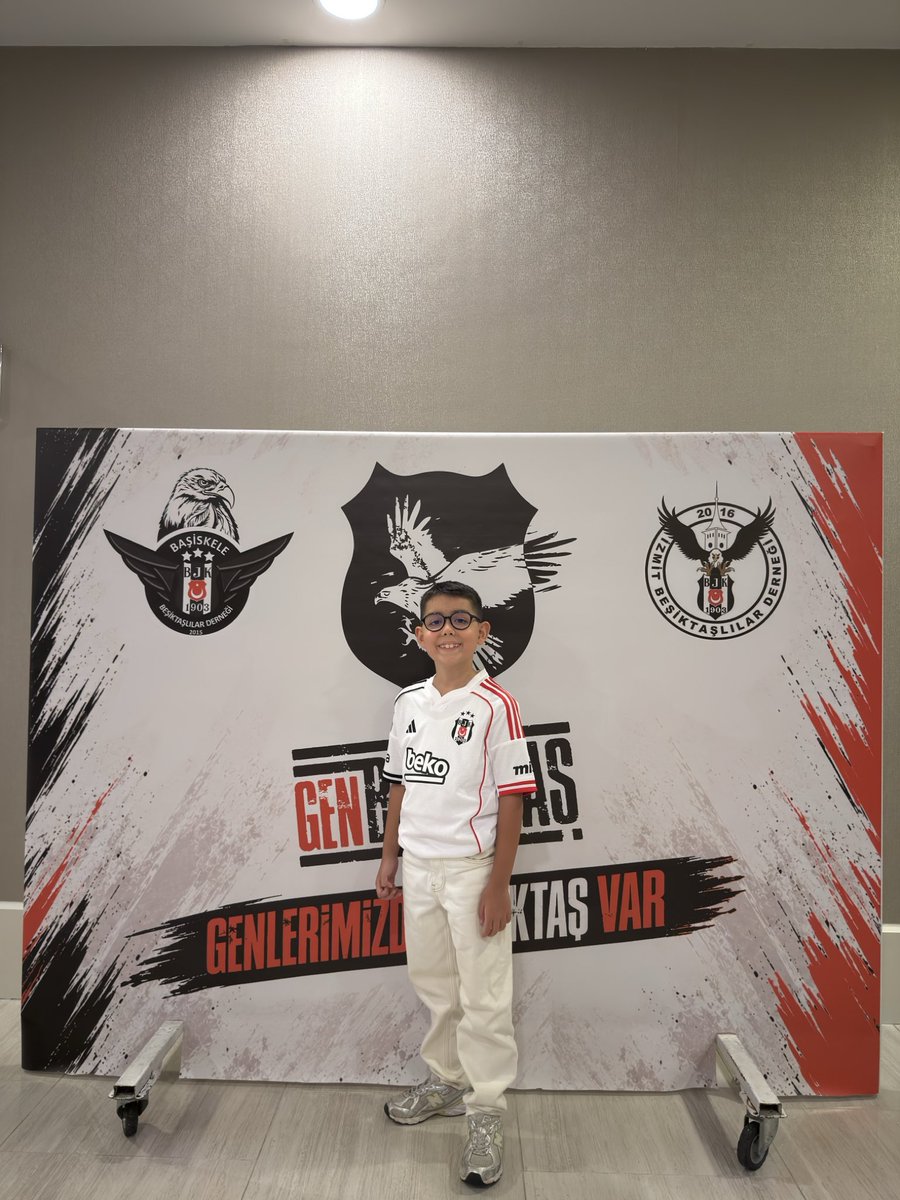 AktassCem's tweet photo. #GenBeşiktaş https://t.co/mE42iHcoYU