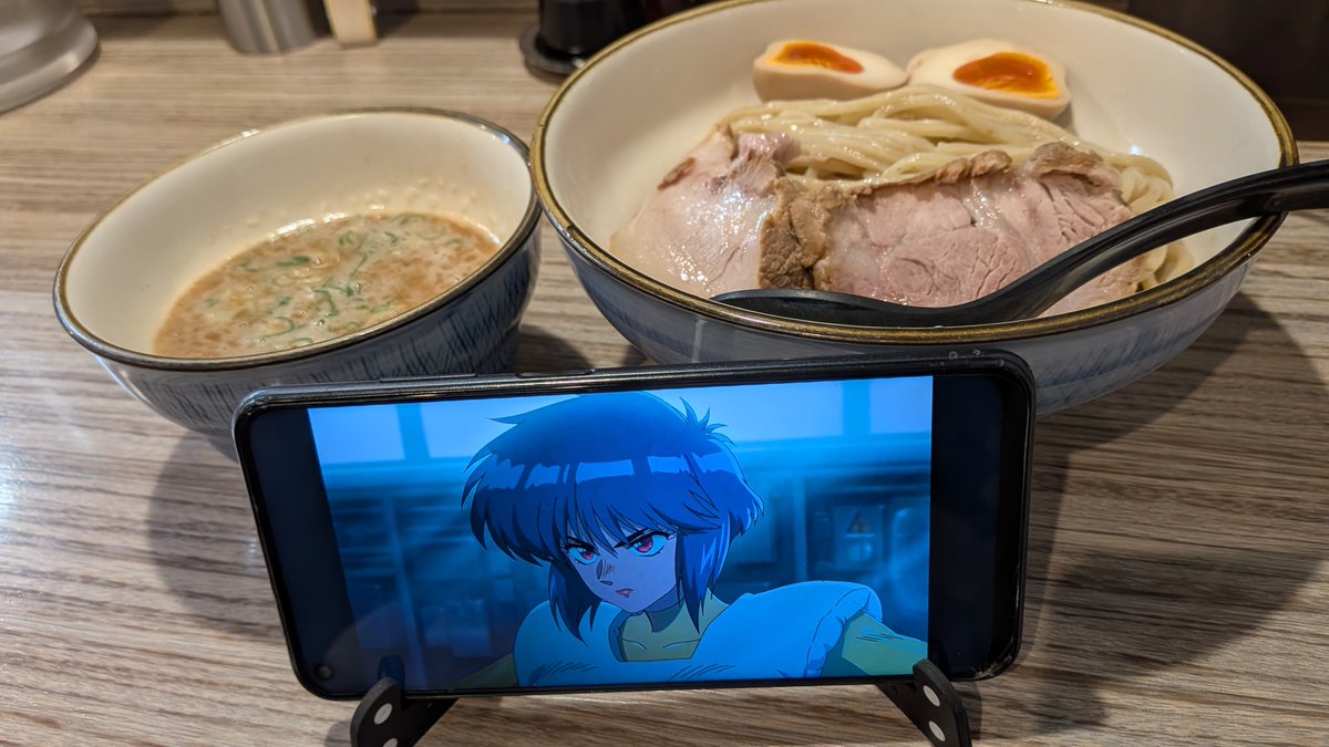 tama_ekichou's tweet photo. "#ゴーストがささやくのよ。今夜は #つけ麺 にしろと…”
（=・ω・=）にゃ～♥

#攻殻機動隊 #草薙素子 #少佐
#Ghost_in_the_shell

#味玉濃厚煮干しつけ麺
#大阪 #吹田 #にぼってる https://t.co/KmzbZ88bqr