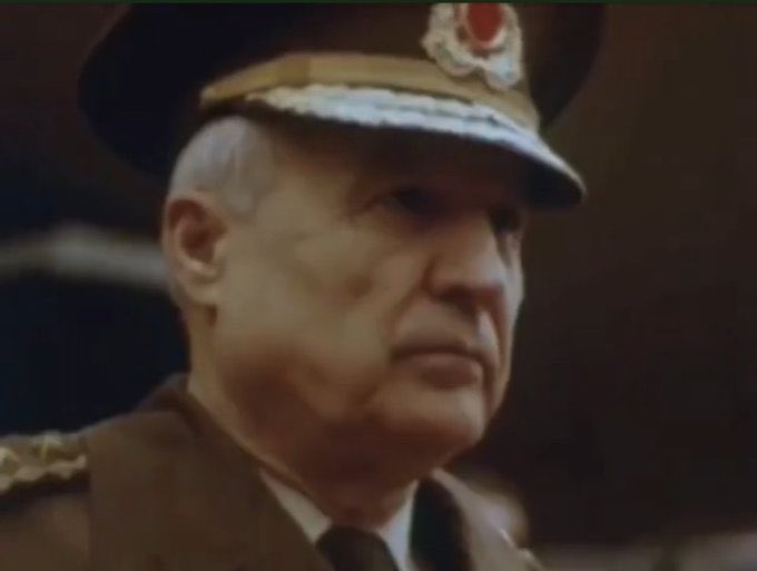 cankayaarsiv's tweet photo. 30 Eylül 1978: Fethiye’de berberlik yapan Şener Yiğit adlı şahıs, “turistlerin denize çıplak girdiklerini” duyunca sahile gitti. Gözüne kestirdiği Andrea Laube adlı kıza tecavüz etmek istedi, karşı koyan kızı ve annesi Verena Laube’yi av tüfeğiyle öldürdü. Maktuller, Avusturya Büyükelçisi’nin karısı ve kızı çıktı.

Tecavüzcü katil, 12 Eylül döneminde idam edildi.