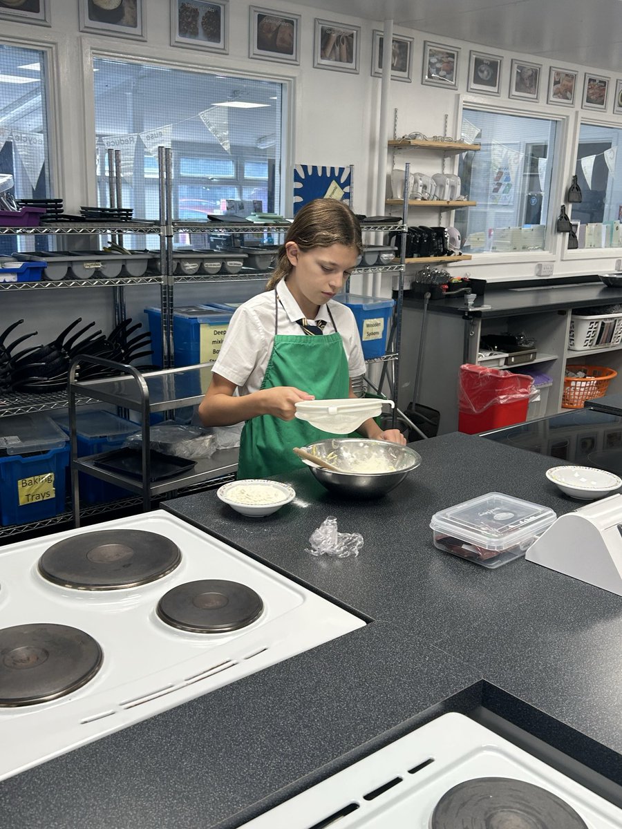 TechnologyDepa2's tweet photo. Last weeks practicals consisted of cookies and breadsticks. A great start to the new term 💪👌 #delicious #teamwork https://t.co/IeTswMAr3Y