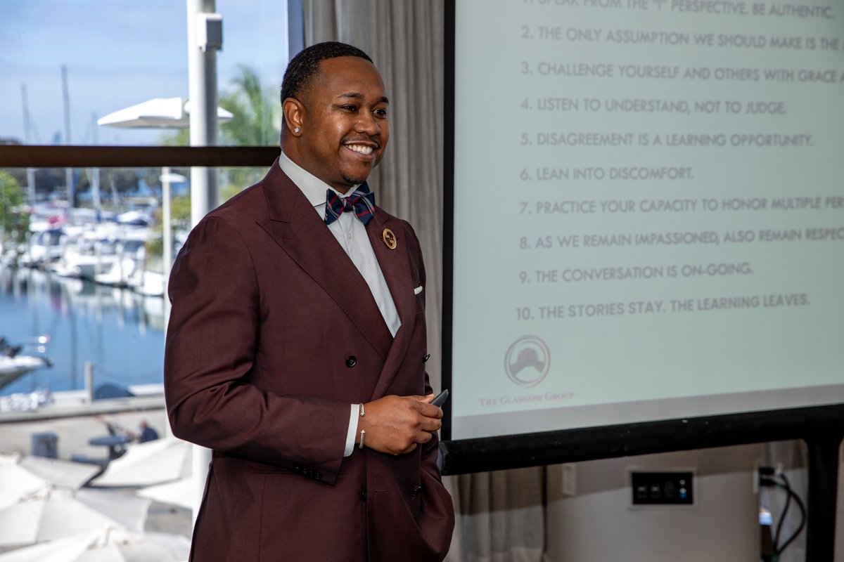 epnacusa's tweet photo. Capturing the energy and connections at E3n Enroll26! Here are a few highlights through our lens. 📸✨
.
.
.
#E3nEnroll26 #EventPhotography #CorporateEvents #EventProfs #epnac #eventphotography https://t.co/xjEeLSjwxr