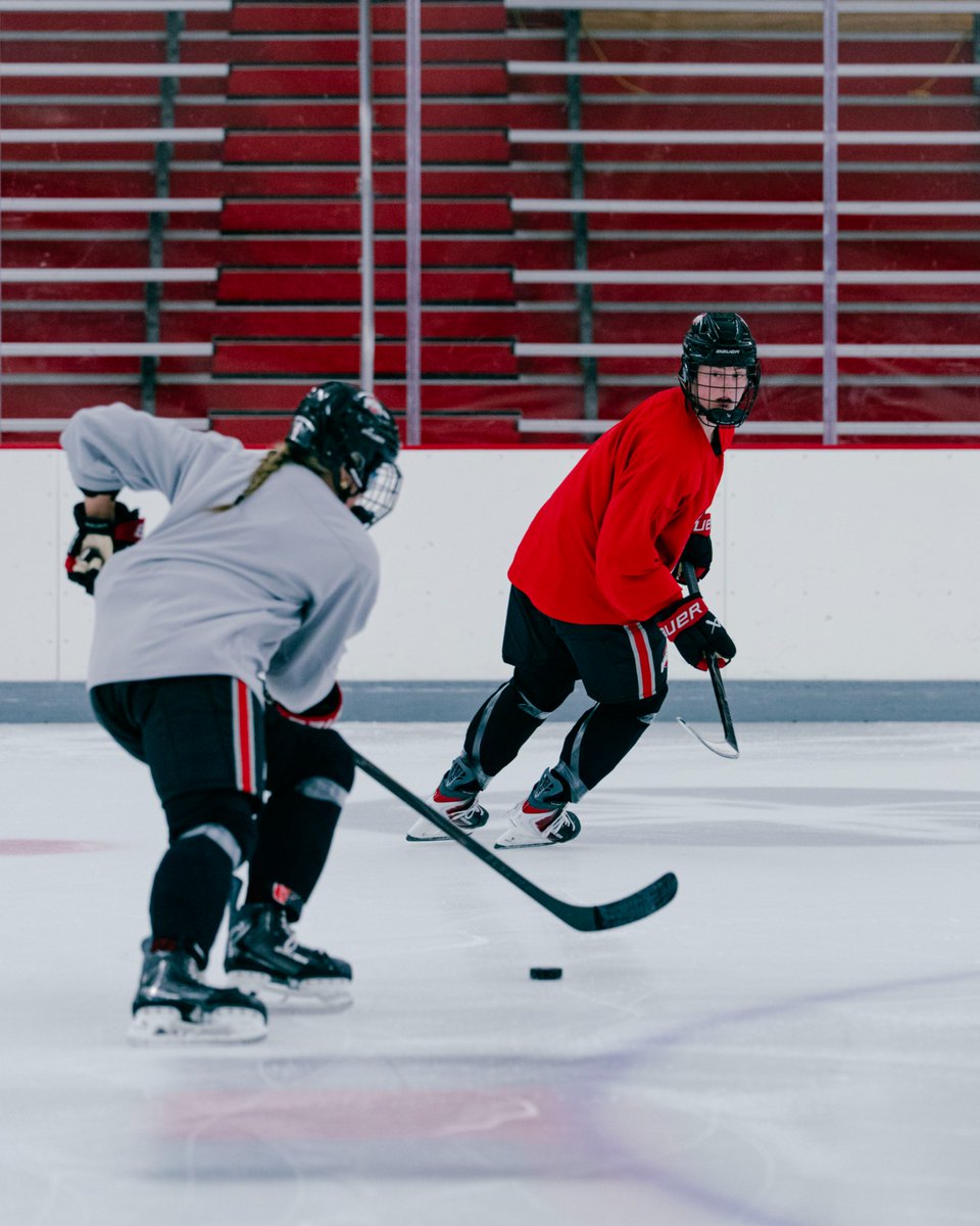 OhioStateWHKY's tweet photo. Another day in the lab 🧪

#GoBucks https://t.co/UQjR00gh2V