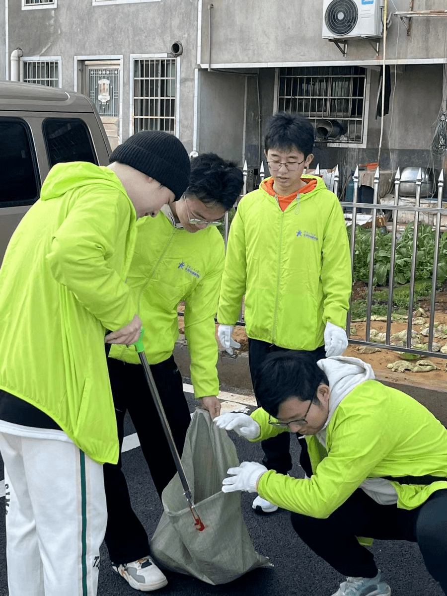 MargrettTupy3's tweet photo. únete a nuestro club de voluntariado hoy! Haremos limpieza del parque local y recaudaremos alimentos para familias necesitadas. Trae tu energía y ganas de ayudar! https://t.co/KNEsYNy0wx