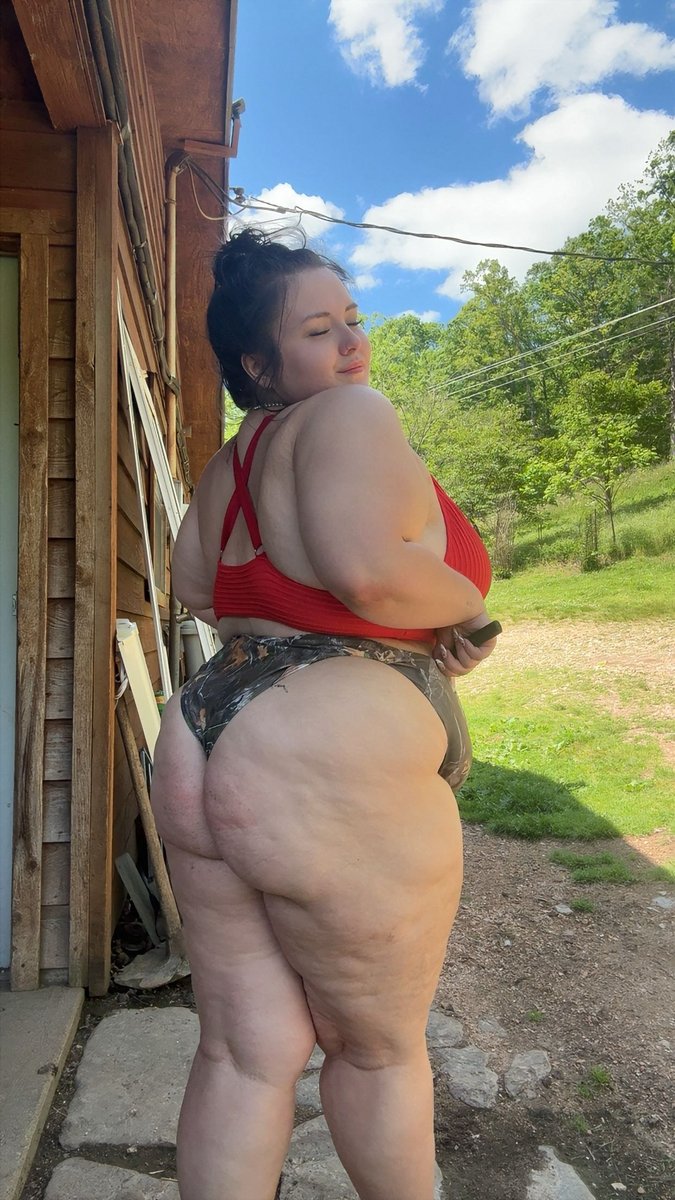 Leslie_1682's tweet photo. Already starting to miss summer 💔
#pawg https://t.co/v4qQgJo61I