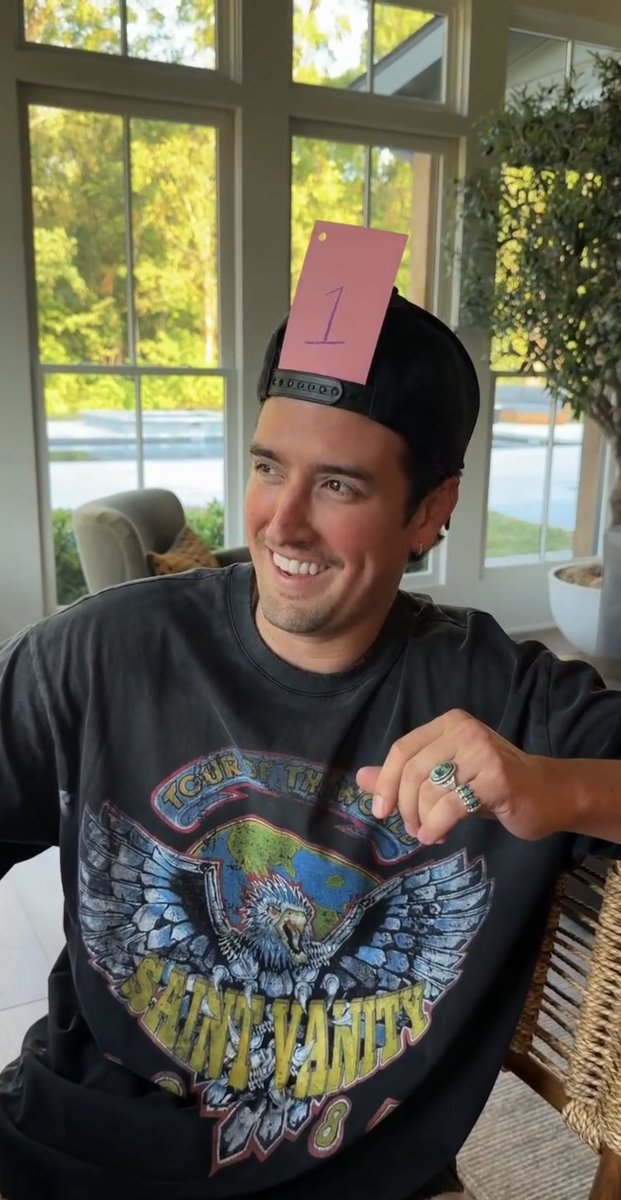 DibsOnCarlos's tweet photo. Logan Henderson has the most contagious smile in the world and you can’t convince me otherwise.

@1LoganHenderson https://t.co/2kZt1JRCGc