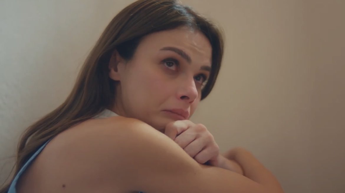 bbls__s's tweet photo. سالفة انها تحضن نفسها فهذه المواقف 💔🥺 https://t.co/PwgfTTOVUy