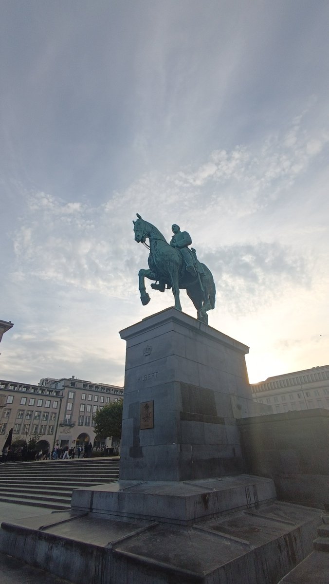 askafaskahaska's tweet photo. belgium day 1 https://t.co/Xob5JU4tRD