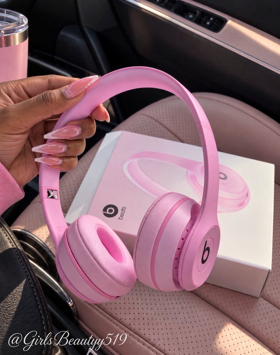 GirlsBeautyy519's tweet photo. i could NOT pass up these hot pink Beats 🎧💖 https://t.co/HVzYtahSe8