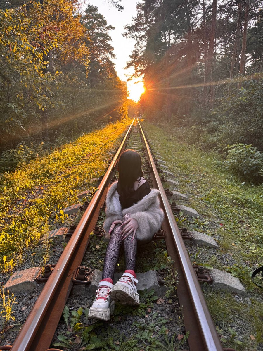 EvaMaax's tweet photo. Petite balade dans les montagnes 😘.  Allons ensemble y la prochaine fois 💞 https://t.co/jDXsnsCxIi