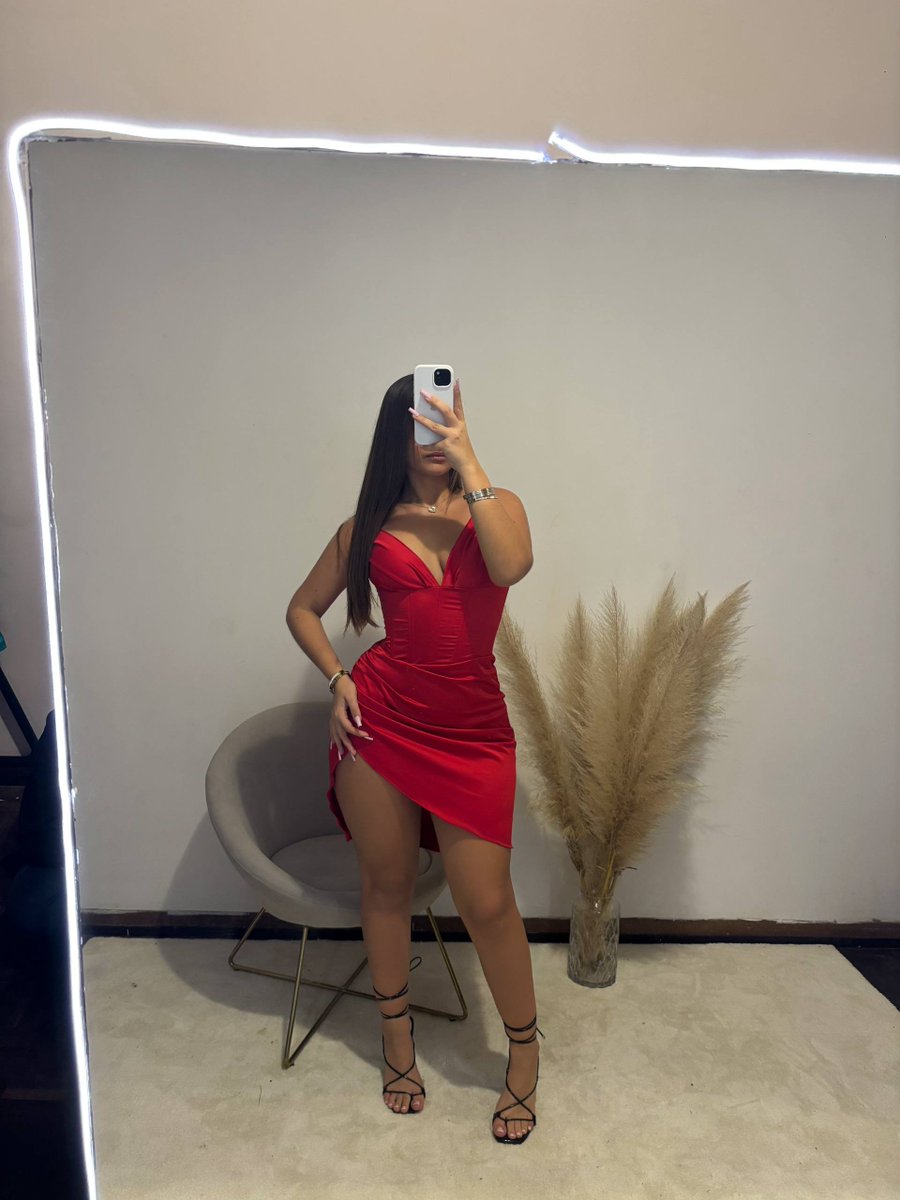 GoddessThrone_'s tweet photo. A true Goddess ✨💎

#paypig #findom #sumisofinanciero https://t.co/MokX4Xa43N