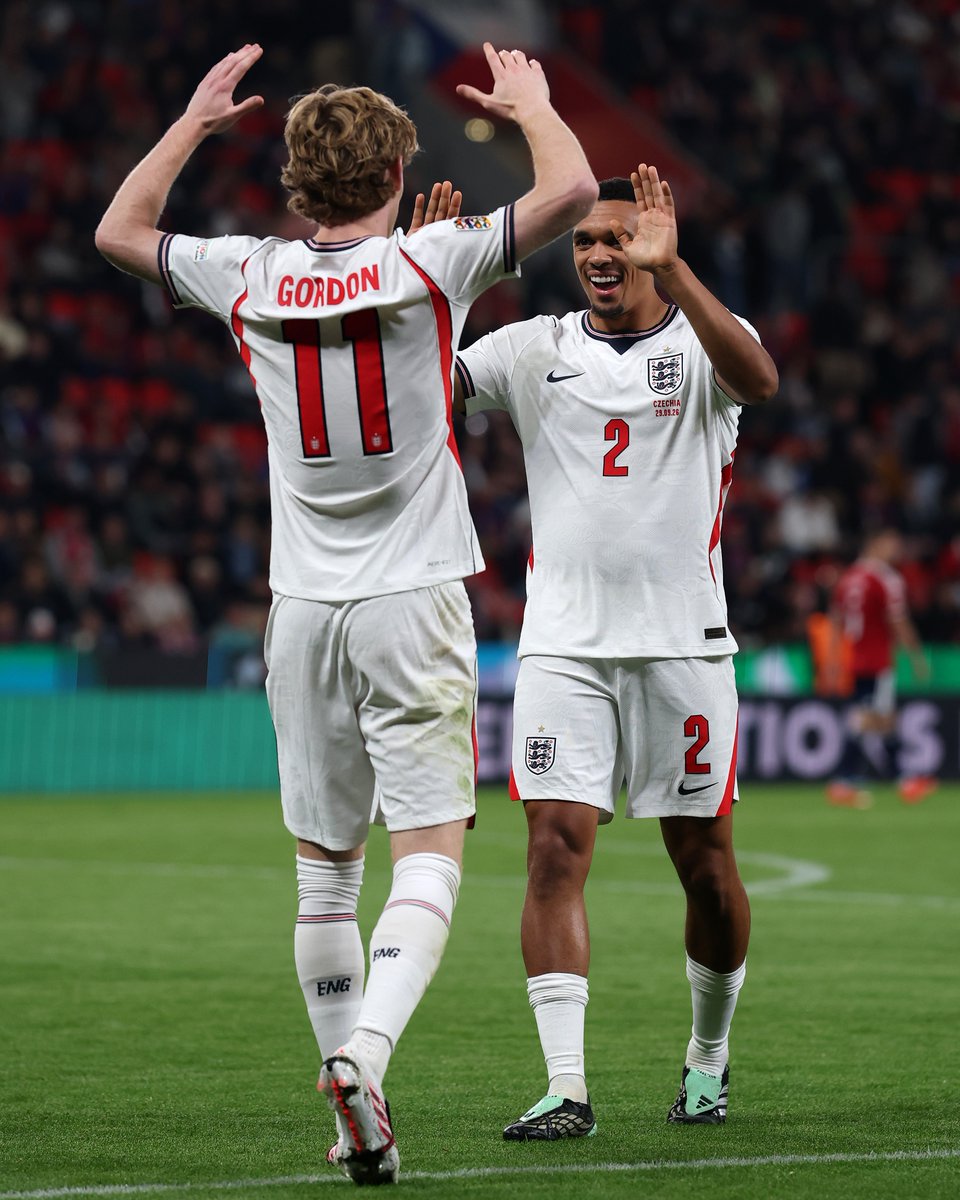 UEFAEURO's tweet photo. Gordon 🙌 Alexander-Arnold 

#NationsLeague https://t.co/vAv4pWvi3E