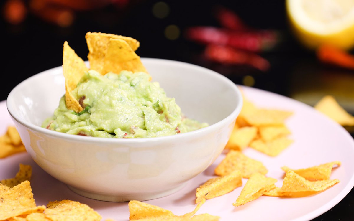 StefanyNovyhoo's tweet photo. [Hoy hice un guacamole casero super cremoso con aguacates maduros, limón fresco y un toque de cilantro. Rápido, sano y perfecto para acompaar nachos!]， https://t.co/C3fZO2KYl0