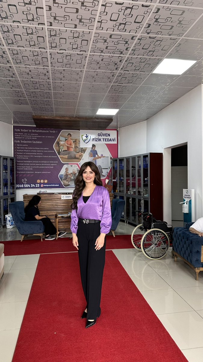 Basak_arslann's tweet photo. Bir zamanlar sınıfta öğrencilerime dokunan bir öğretmendim. Şimdilerde ise aynı merhamet ve sorumlulukla “Güven Özel Öğretim, Fizik Tedavi ve Rehabilitasyon Merkezi Müdürü” olarak yeni bir yolculuğun içindeyim. 

Allah muvaffak eylesin. https://t.co/BXRxKGMHDl