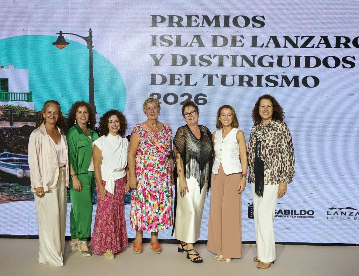 federacion8lnzt's tweet photo. 🏆 Desde la Federación Turística de Lanzarote y ASOLAN, con nuestra presidenta, Susana Pérez, estuvimos presentes en los Premios Isla de Lanzarote y Distinguidos del Turismo 2026, celebrados con motivo del Día Mundial del Turismo. https://t.co/eQ5PypAHJh