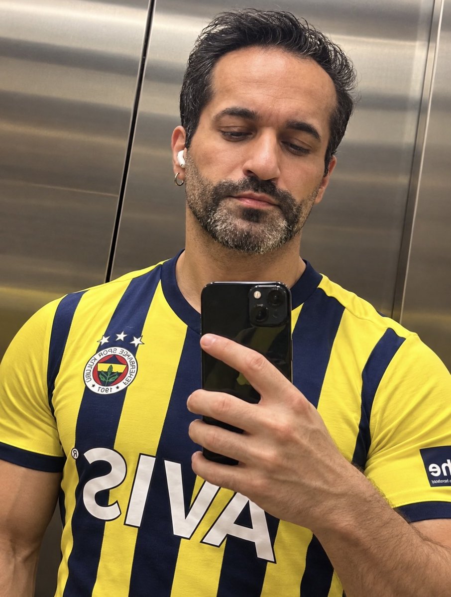 omer_art034's tweet photo. Bayern Munich karşısındaki 100. sayımız ve haklı gurur 💪İyi ki Fenerbahçeliyiz 💛💙
#TürkFutboluTemizlensin orayı da domine ederiz. https://t.co/wfCXHFf5mE