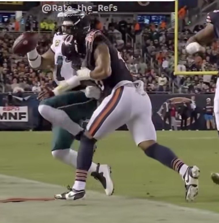my212burner's tweet photo. @BagentSZN @ChicagoVOID He was running alongside the sideline. He chose to step out of bounds to make the hit. His left foot lands almost 3 yard in. 

Only acceptable if he’s running east west. He was running north south. 

Cheap shot. https://t.co/eg1MLO9MNd