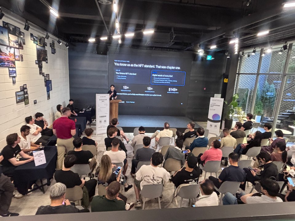 Quark_Chain's tweet photo. Stopping by Solana Ecosystem Day during #KBW2026.
Always valuable to connect across ecosystems and hear what builders are working on — lots of interesting ideas and conversations in Seoul.