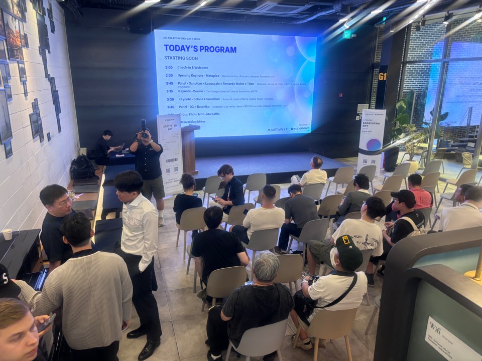Quark_Chain's tweet photo. Stopping by Solana Ecosystem Day during #KBW2026.
Always valuable to connect across ecosystems and hear what builders are working on — lots of interesting ideas and conversations in Seoul.