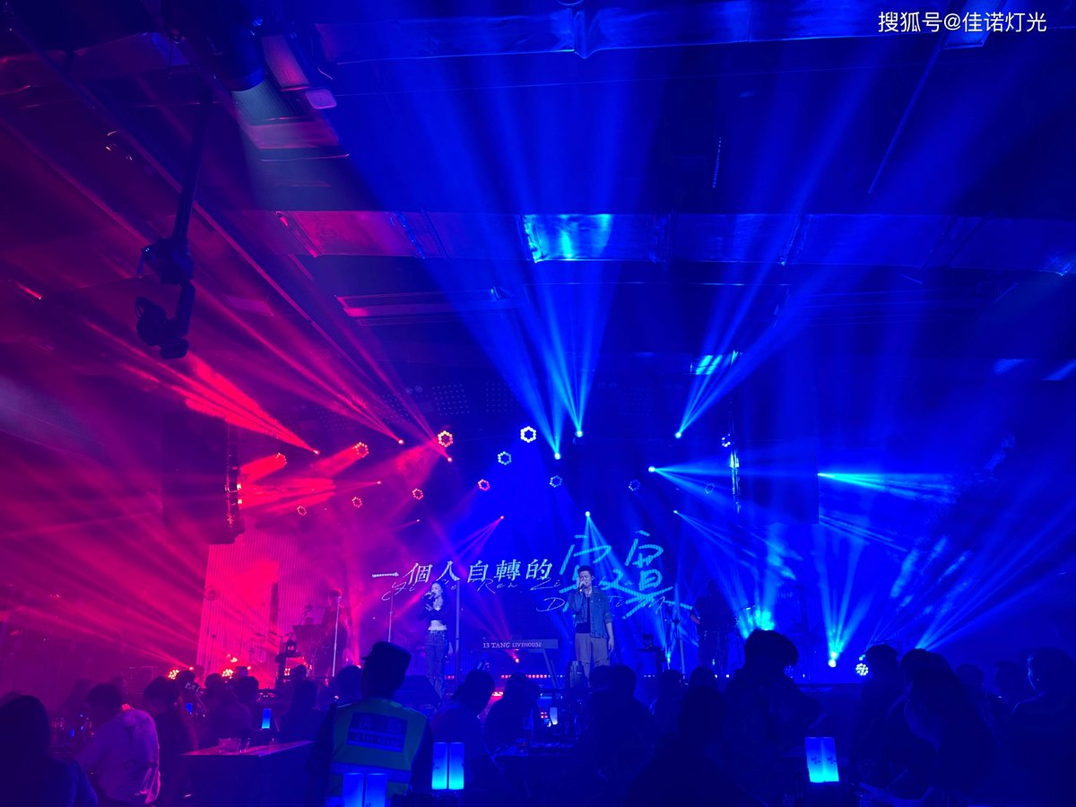 MerrileeHonc's tweet photo. Una noche de música en vivo increíble! El concierto de anoche con la banda local superó todas mis expectativas ， https://t.co/3TTnTG97dY